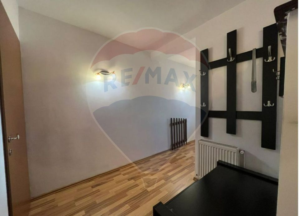 Apartament spațios-3 camere-la curte în Turnișor-Inchiriere