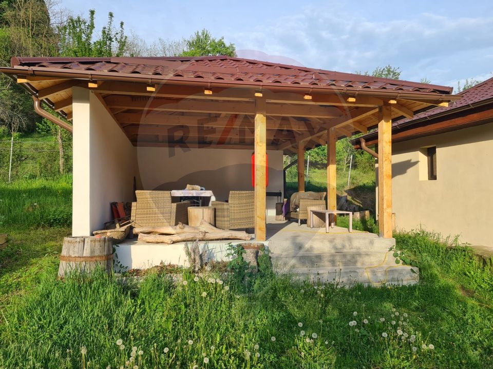 Vanzare casa  4 camere-microferma, cu panouri fotovoltaice