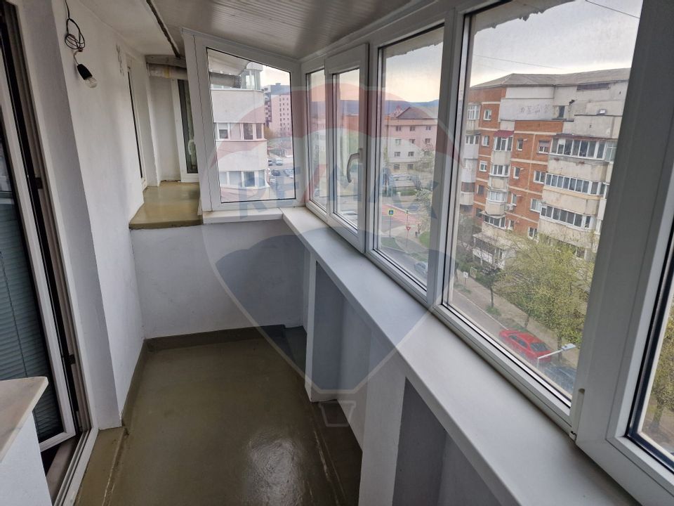Apartament cu 3 camere de vânzare în zona Stefan cel Mare