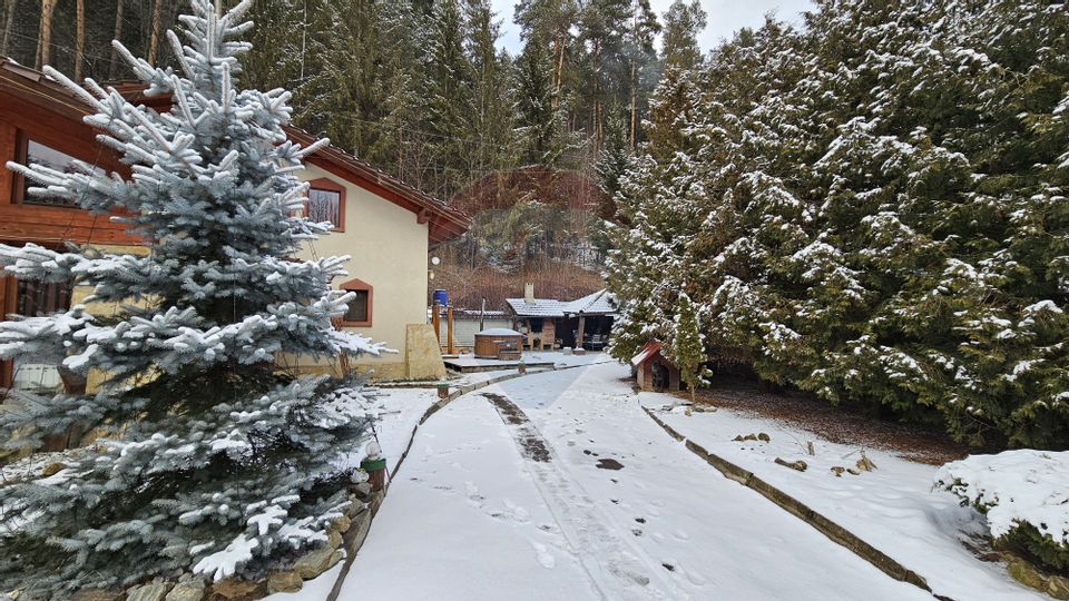 Vilă de lux cu 4 camere de vânzare în Câmpulung Moldovenesc, Suceava