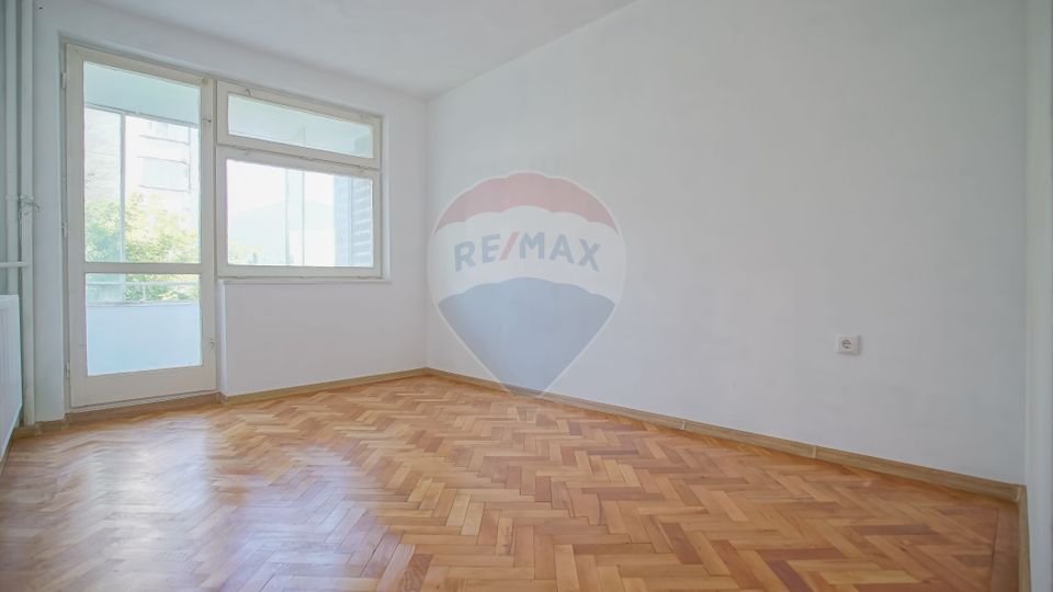 Apartament cu 3 camere de vânzare în Centrul Civic, B-dul Victoriei