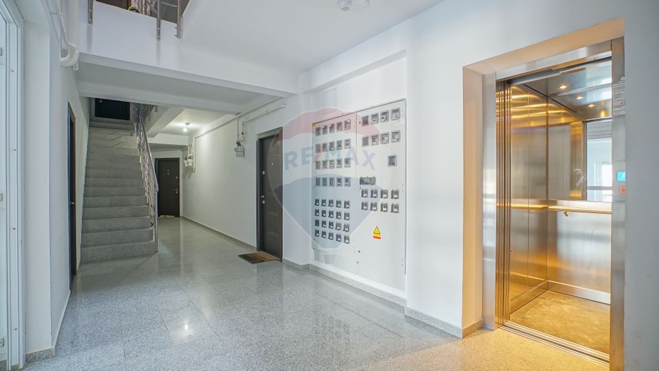 REZERVAT! Penthouse cochet, 3 camere, terasă mare, langă aeroport