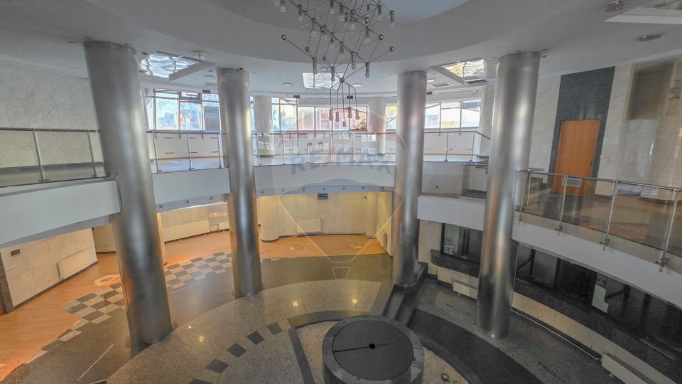 De inchiriat spatiu comercial ultracentral, Piata Revolutiei - Bacau