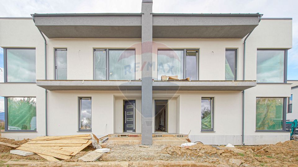 Locuiește într-un peisaj de poveste – Vilă modernă în Râșnov