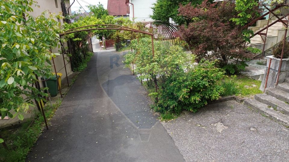 Casă de închiriat lângă parc – potrivită pentru centru / birouri