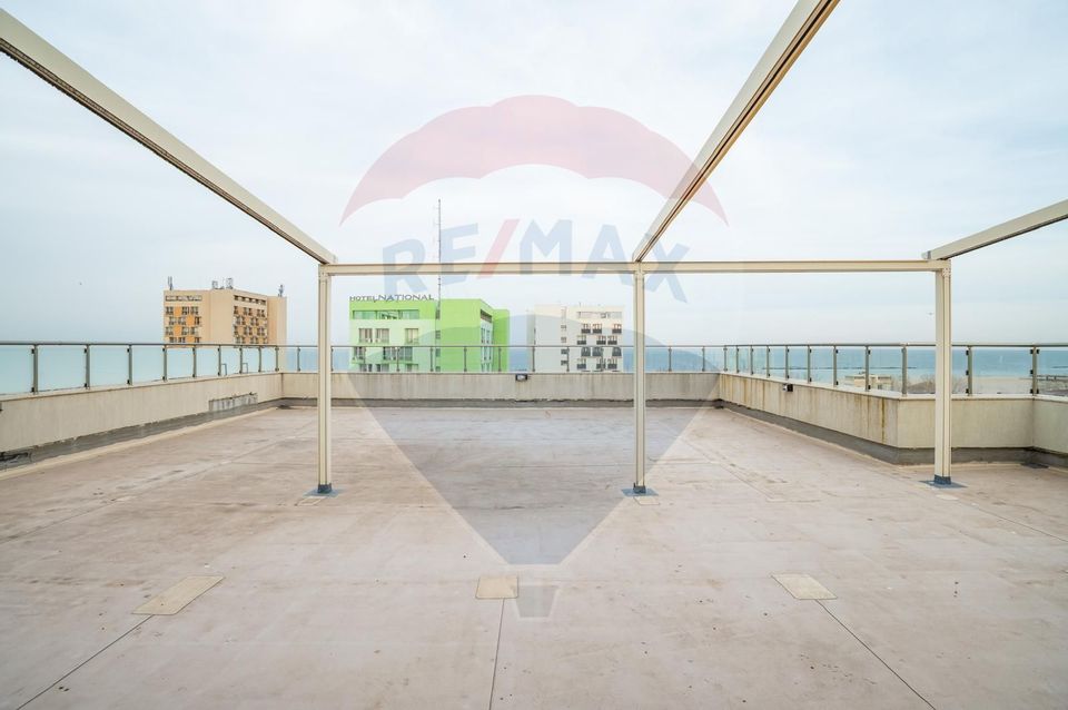 Penthouse de vanzare in Mamaia vedere frontala lac si marea Neagra