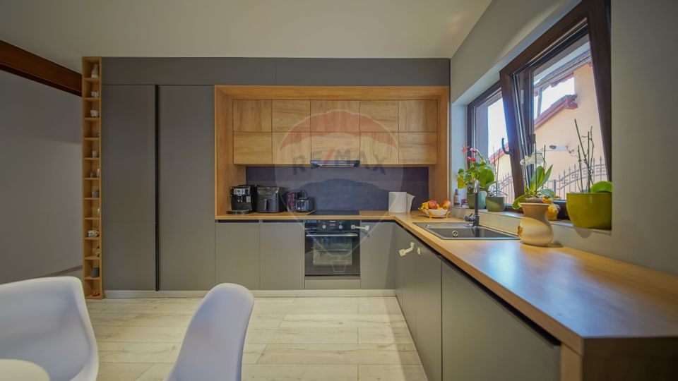 Vilă modernă, cu garaj, panouri și pompă de căldură, Cristian