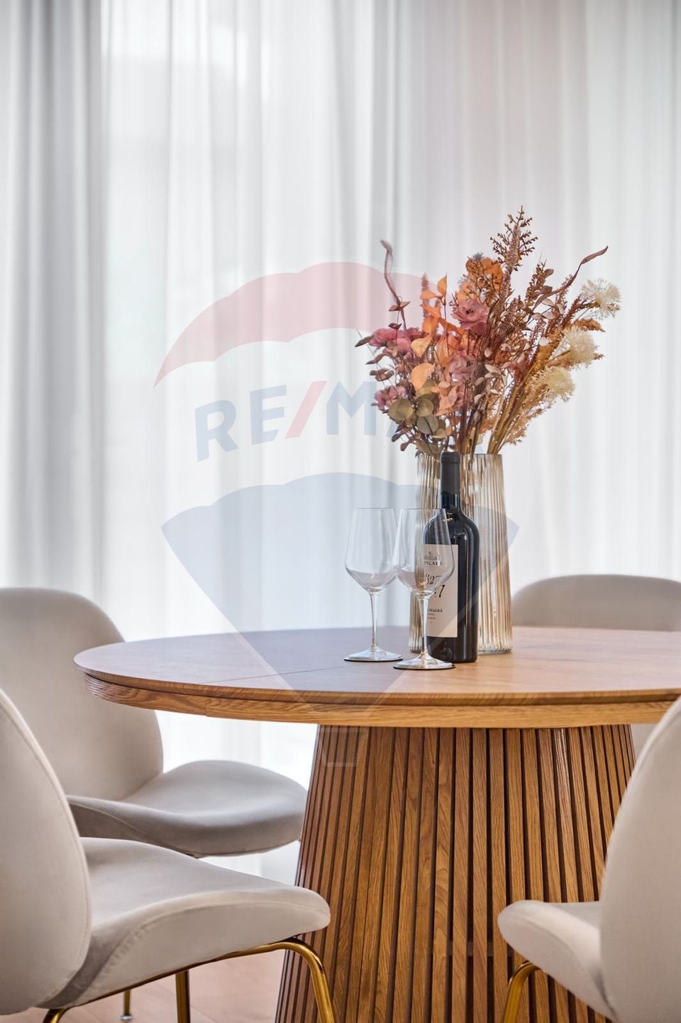 House / Villa for sale in Mogosoaia, shop, bus, utilities