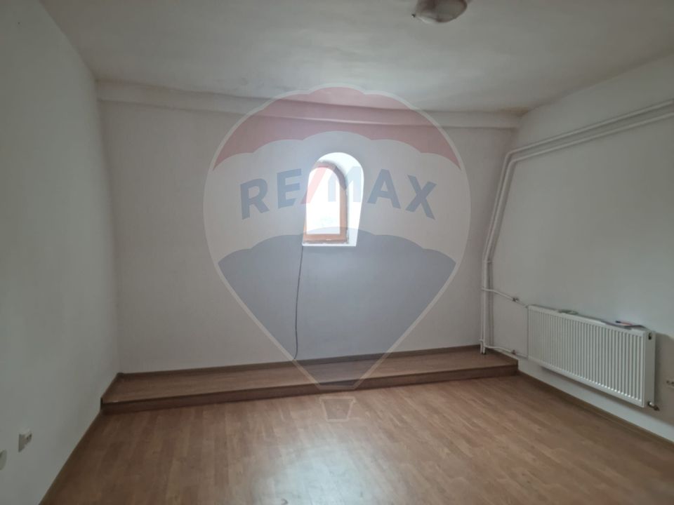 22.13sq.m Commercial Space for rent, Central area