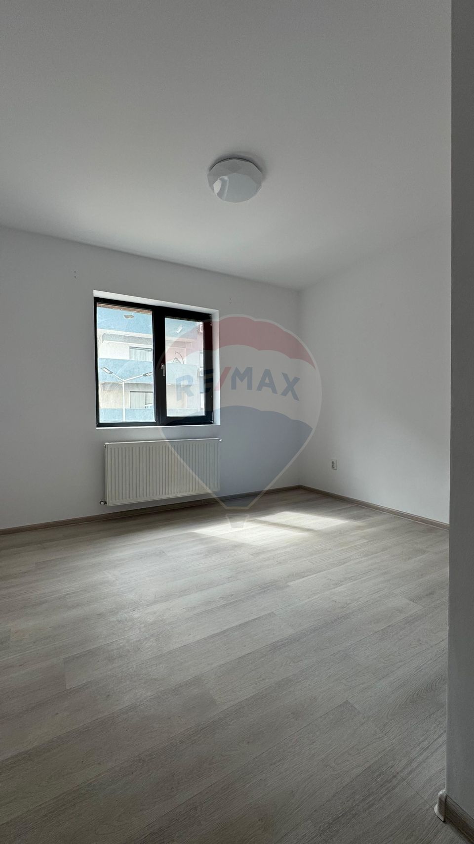 Apartament nou 3 camere de închiriat Nemobilat/Mobilat