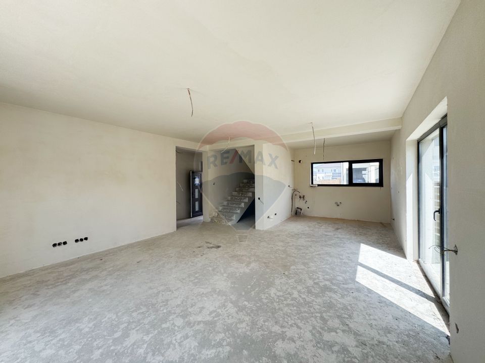 Casă semifinisată în Dezmir - Spațiu, liniște, acces rapid către oraș