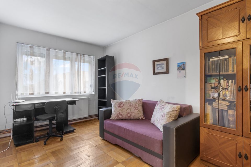 Apartament cu 3 camere de vânzare în zona Aurel Vlaicu