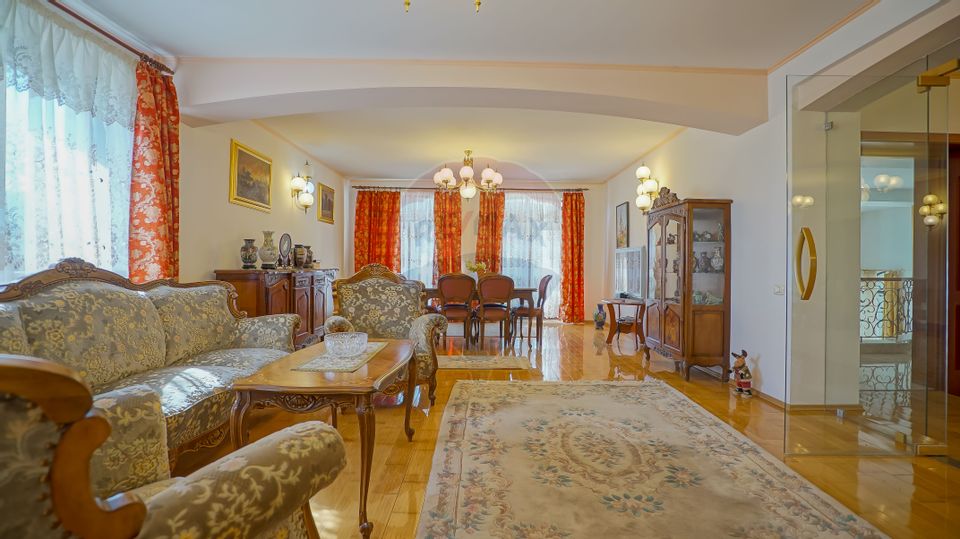 GRANDIOSE villa for sale in Brasov