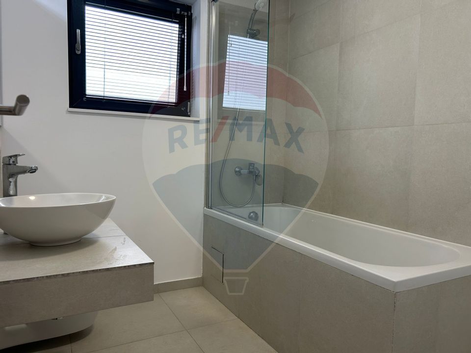 Vilă cu 4 camere de vânzare in Liziera de Lac