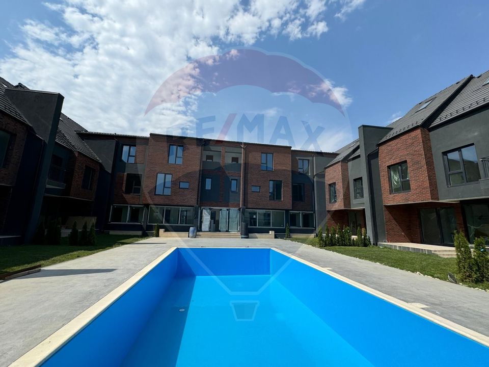 Townhouse 4 camere, piscină încălzită, pompă căldură, finisaje lux