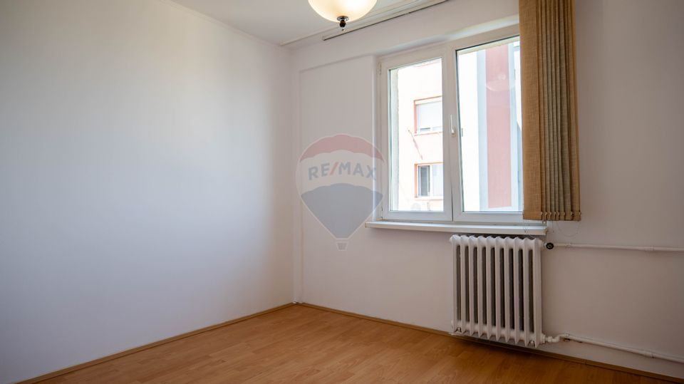 Vanzare apartament 3 camere - zona Antiaeriana