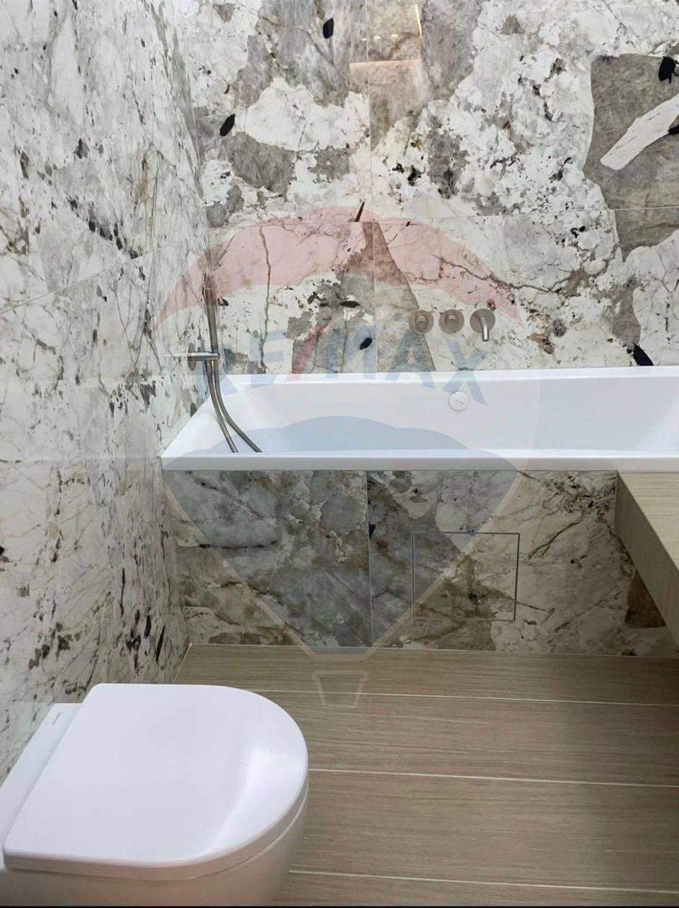 De vanzare Apartament 2 cam Cortina 126 cu loc de parcare, Pipera