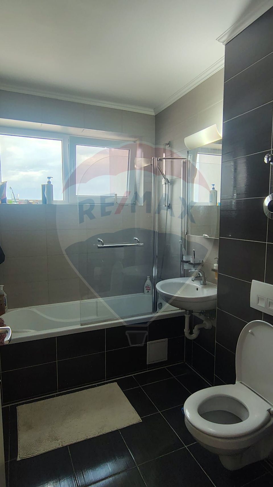 Apartament cu 3 camere de vânzare în Avangarden 3