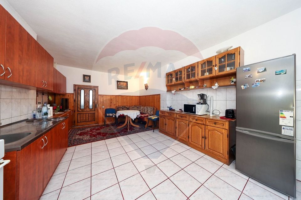 Vilă cu 4 camere de vânzare în zona Florilor