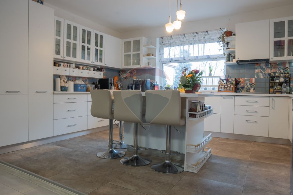 DE VANZARE Reședință Premium cu Piscină și Teren Generos – Chiajna