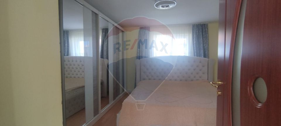 Casă /vilă de vânzare cu teren 1352 mp. central  loc. Petrindu / Sălaj