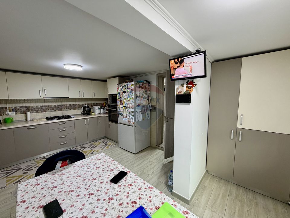 Casă / Vilă cu 4 camere de vânzare în zona Central