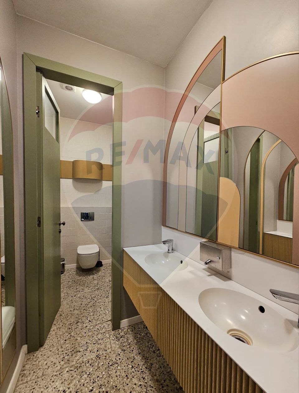 85sq.m Commercial Space for rent, Ultracentral area