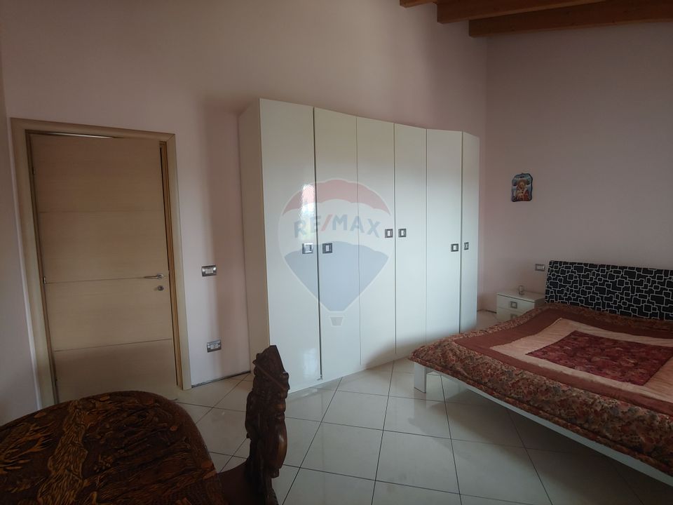 Casă / Vilă de lux cu 5 camere de vânzare în Vadu Moldovei, Suceava