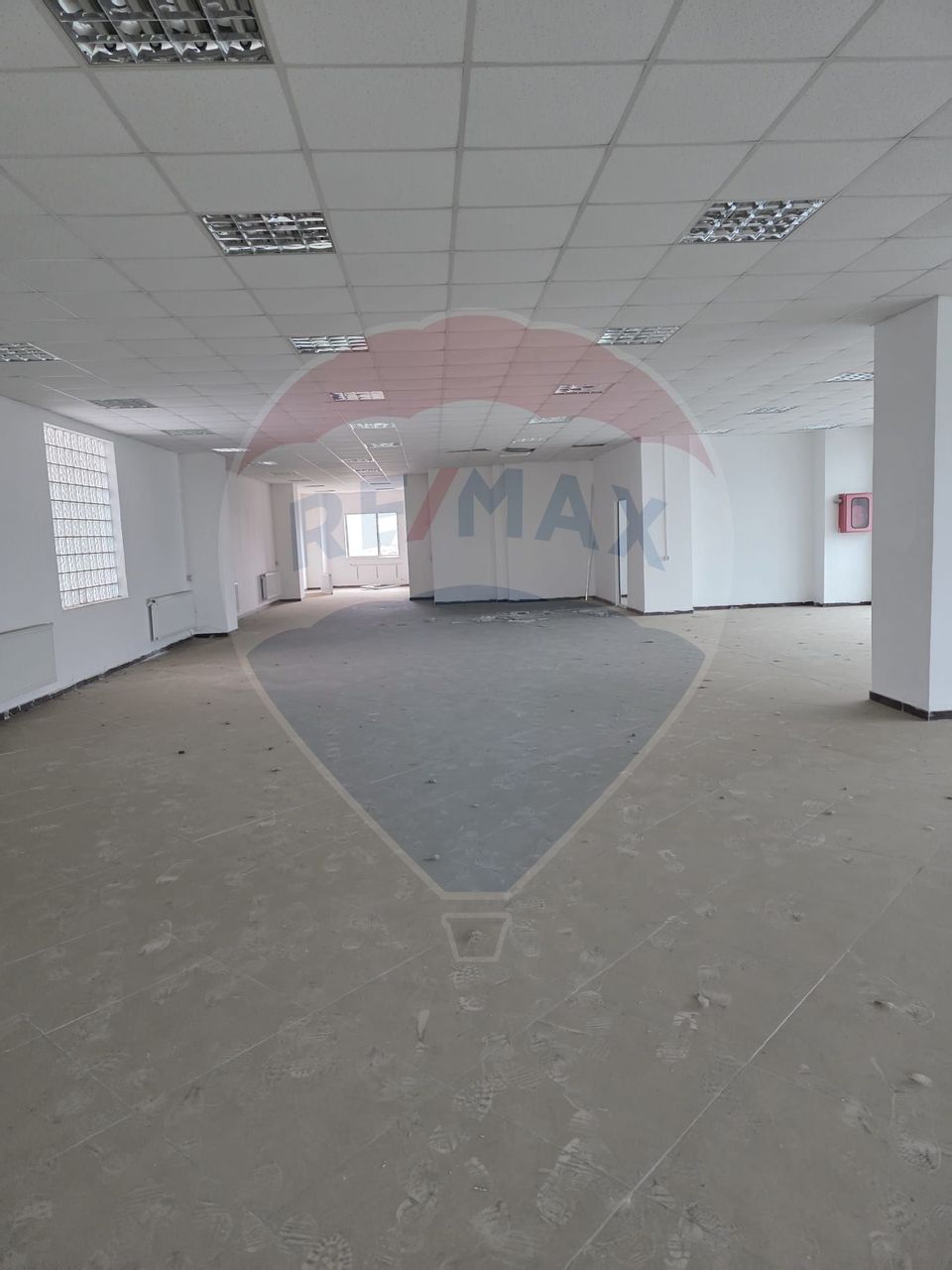 Vanzar spatii comerciale + birouri DN1 Otopeni stradal 2246 mp