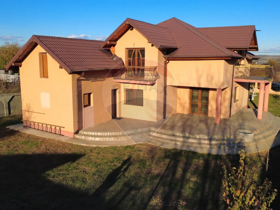 5 room House / Villa for sale