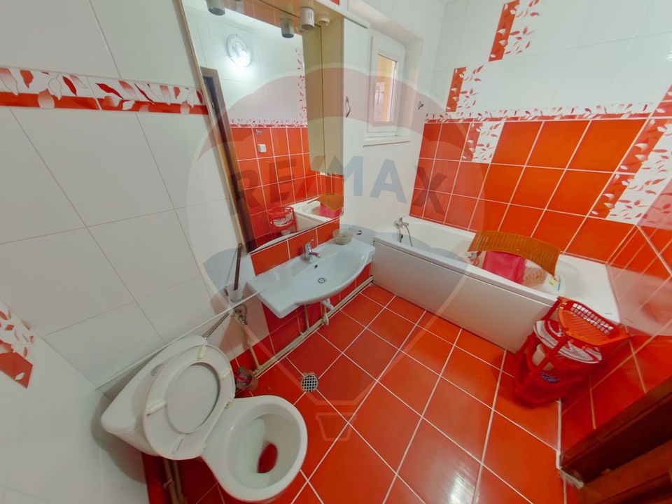 8 room House / Villa for sale