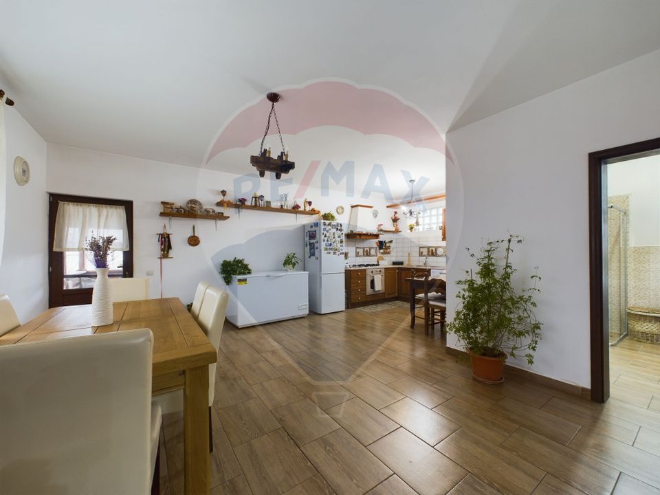 Vila cu 6 camere, teren 1200mp de vanzare- Varasti, la 4 km de Berceni