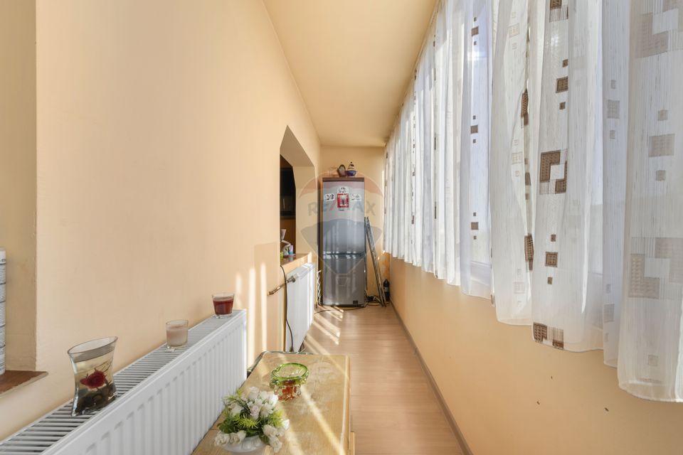 Apartament cu 5 camere decomandat de vanzare in Micalaca,Arad