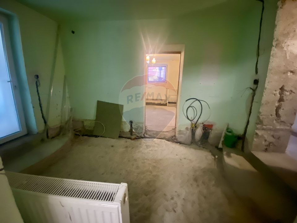 Vilă cu farmec istoric în Bușteni, pensiune sau locuință de vacanță!