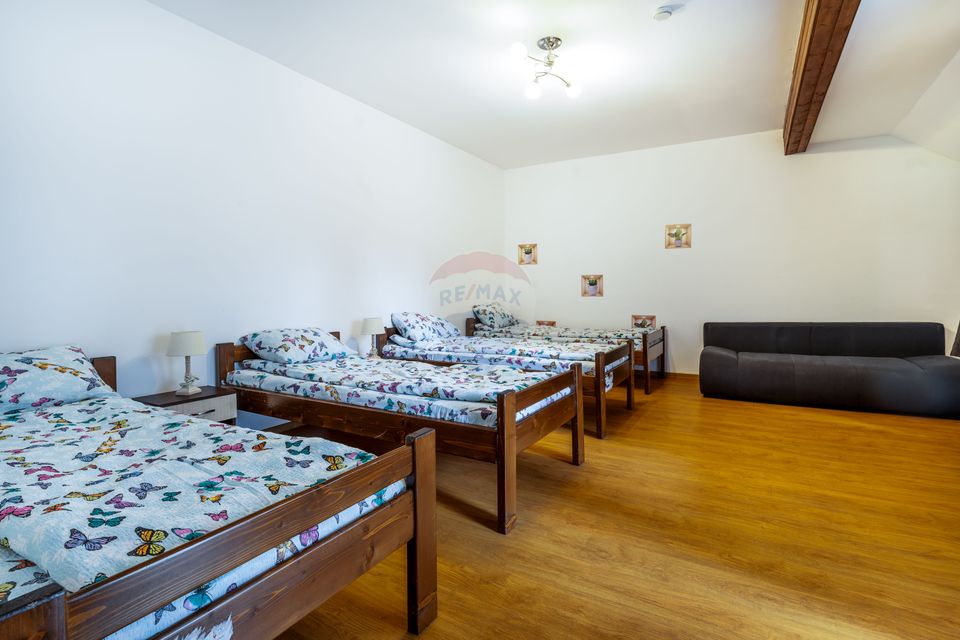 Cabana cu 7 camere de vânzare, 387 mp util, 1300 mp teren!