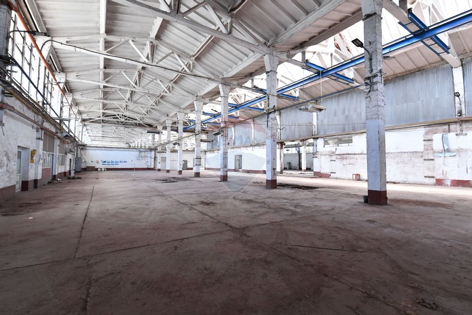 Teren industrial 35.000 mp cu hale de productie Craiova