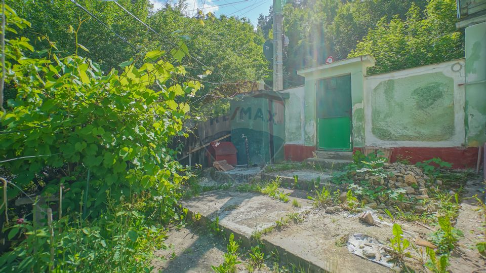 Casă demolabilă, cu teren și panoramă în Scheii Brasovului