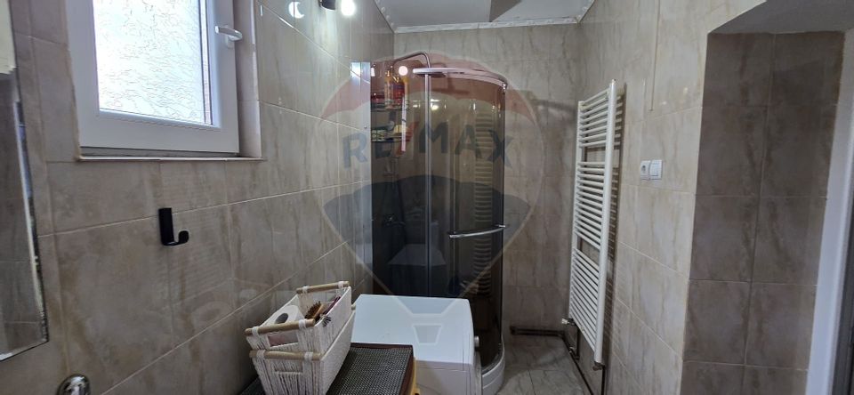 Casă / Vilă de vanzare cu 3 camere central Chisineu Cris