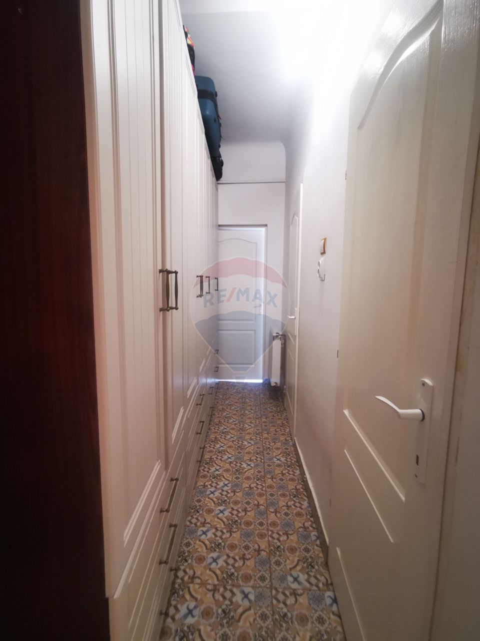 Apartament cu 2 camere de vânzare, cu parcare, în zona Ultracentral