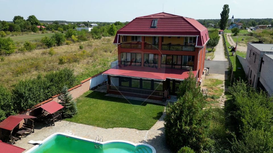 18 room Hotel / Pension for sale