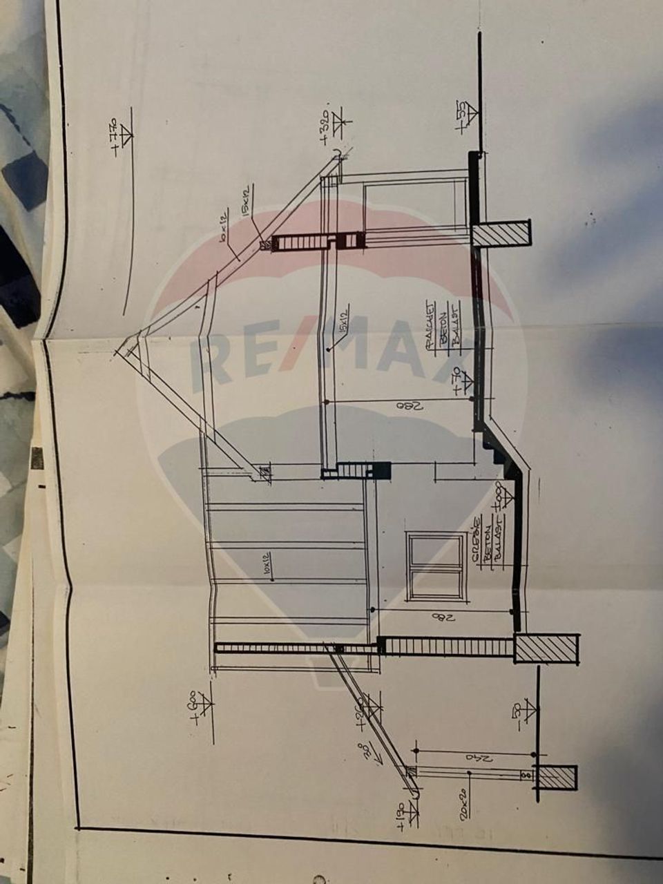 Casă / Vilă cu 5 camere de vânzare în zona Exterior Est