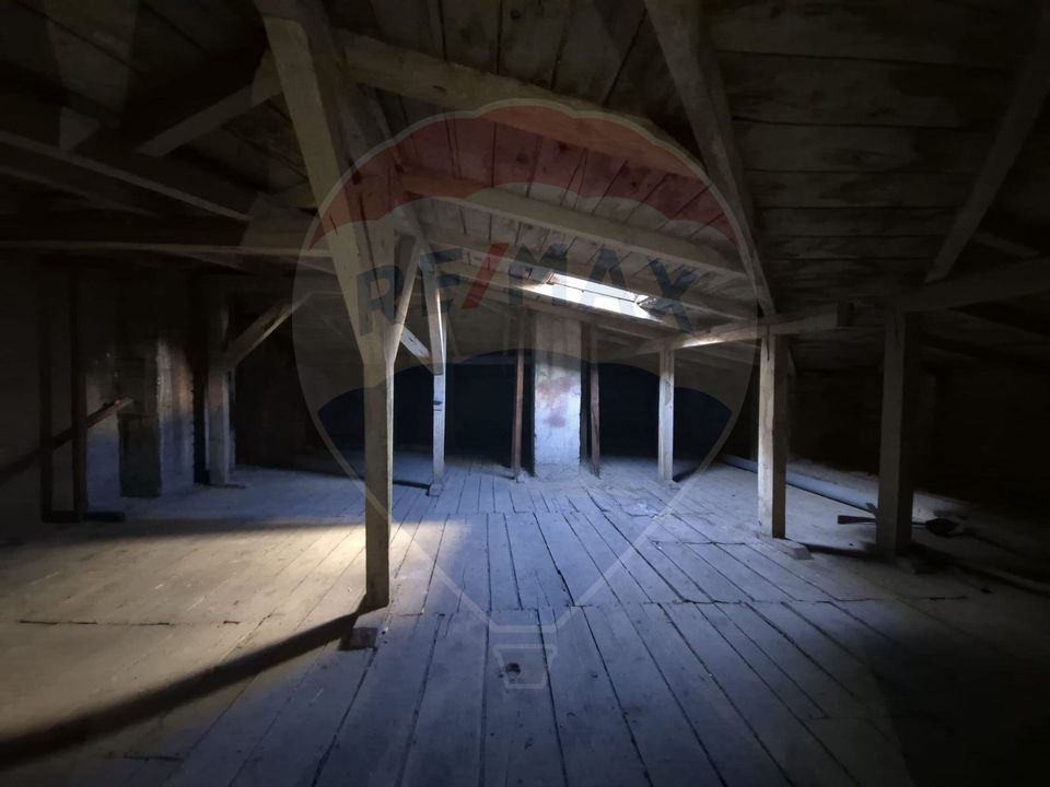 Casă / Vilă cu 11 camere de vânzare în zona Iancului