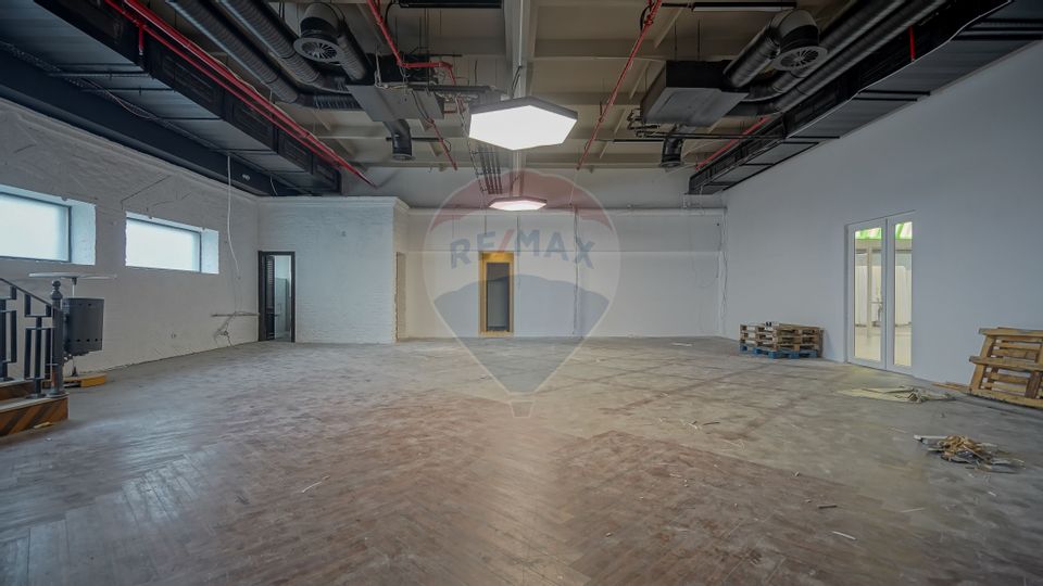 285sq.m Commercial Space for rent, Bartolomeu area