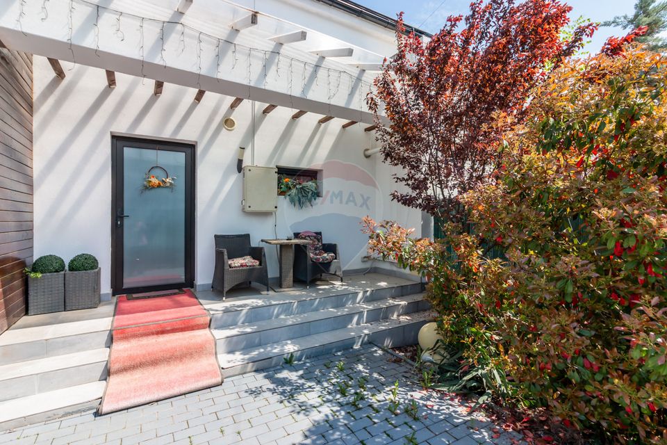 House / Villa with 5 rooms for sale, Laguna Albastra, str. Farms