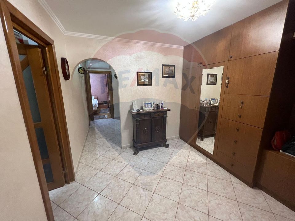 Apartament 3 camere zona Doi Stejari