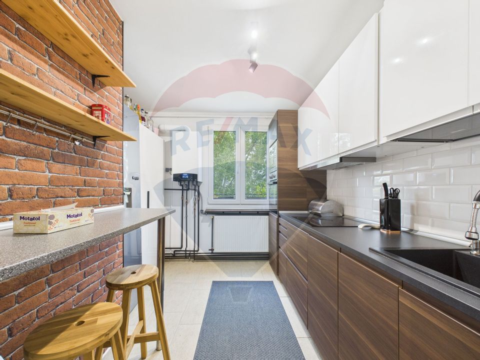 Apartament cu 4 camere de vânzare - Piata Rahova