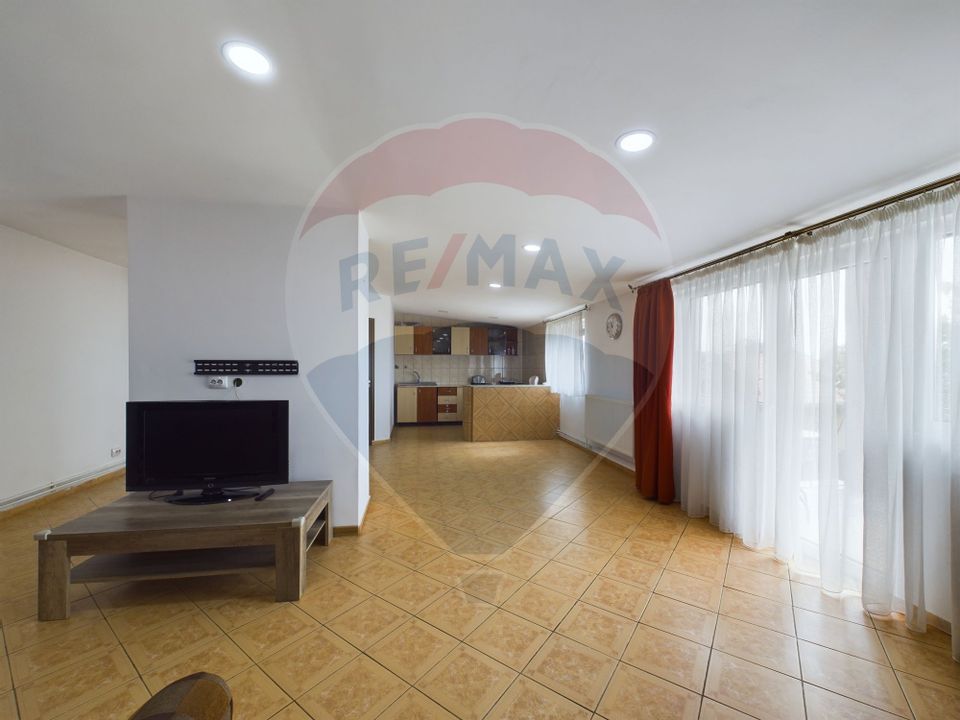 8 room House / Villa for sale