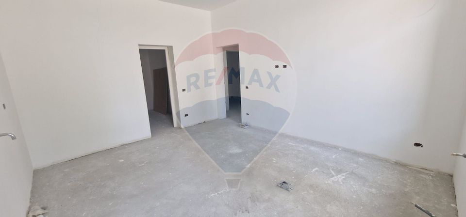 Corp cladire, 3 camere de vânzare, central, CABINET MEDICAL