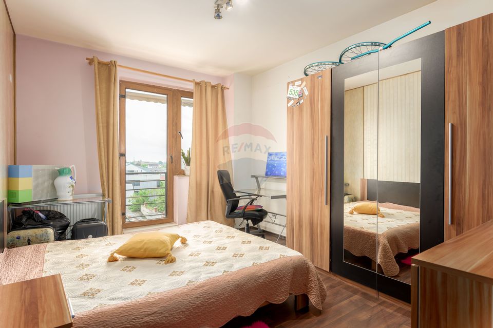 Apartament 3 camere de vanzare