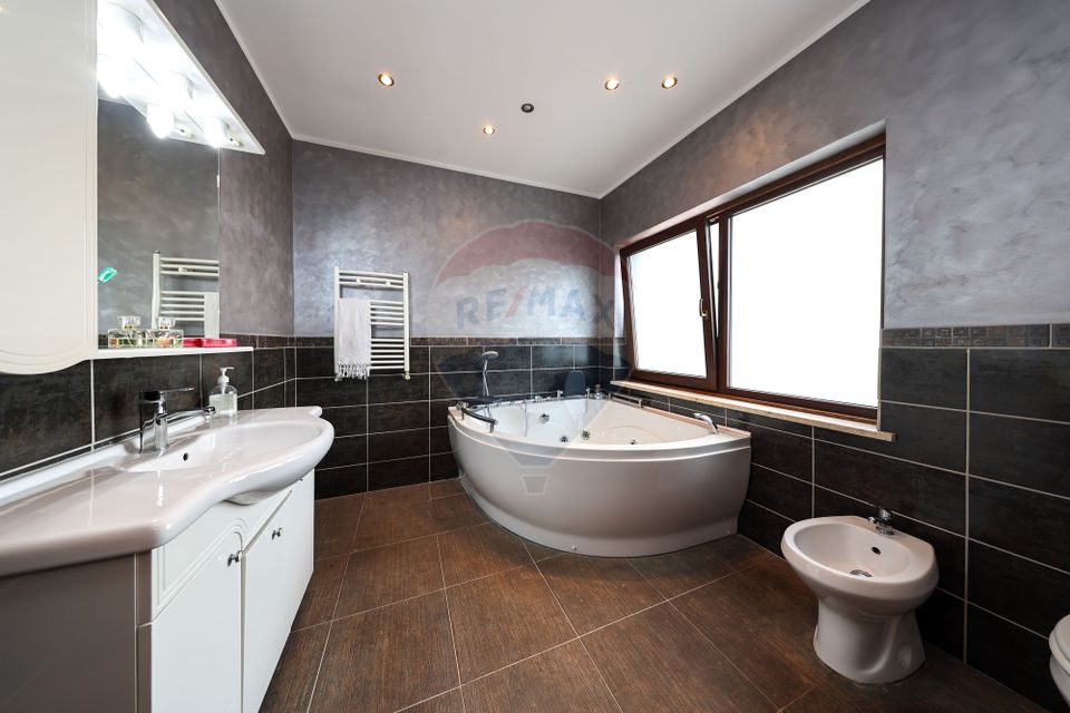 Conac, proprietate unica, in mijlocul naturii, Sacele!